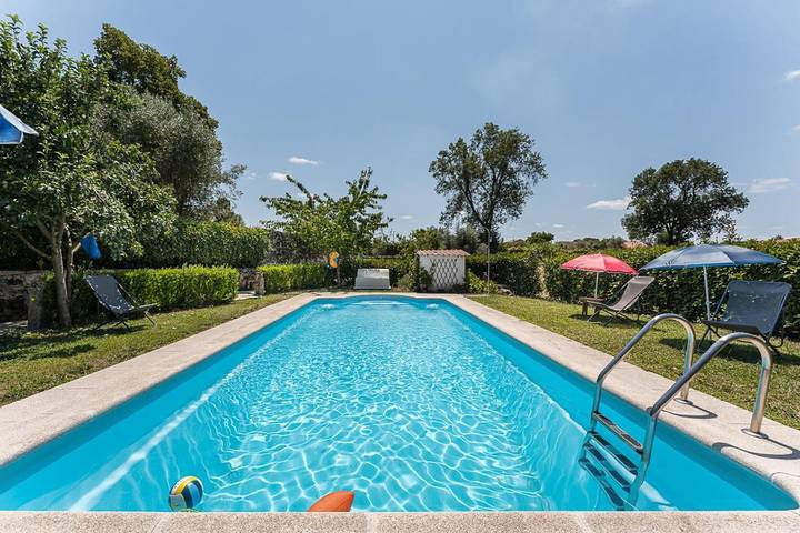 Location de vacances pour 2 personnes, avec piscine ainsi que jardin et vue à Mangualde - 3