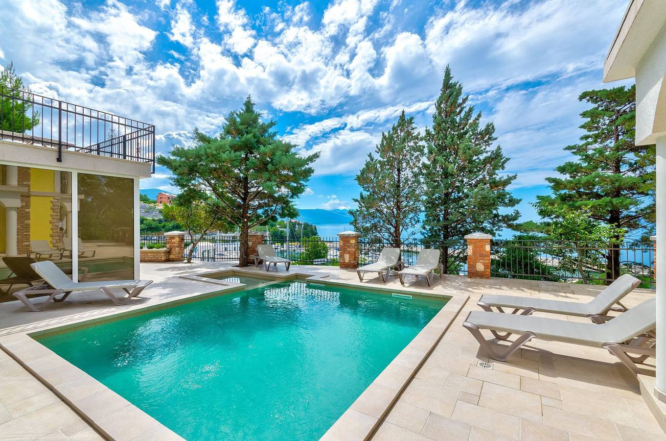 Ganze Wohnung, Luxuswohnung mit Pool, Sauna, Gym direkt am Meer in Novi Vinodolski, Primorje-Gorski Kotar