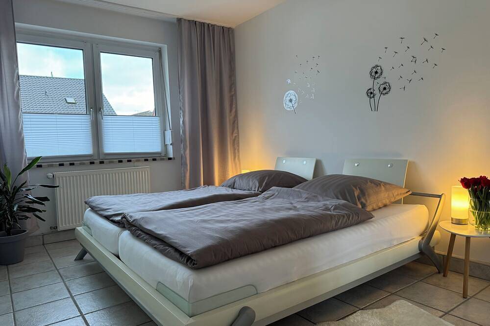 Ganze Wohnung, Premium 3 room apartment in the middle of the ruhr area with great connections in Oberhausen, Ruhrgebiet