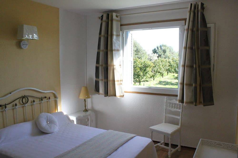 Villa independiente T4 en huerto a 10 km del mar in Saint Antoine (Ghisonaccia), Ghisonaccia
