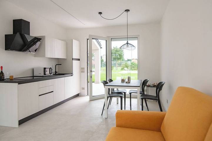 Ferienwohnung für 4 Personen, mit Terrasse und Garten sowie Pool