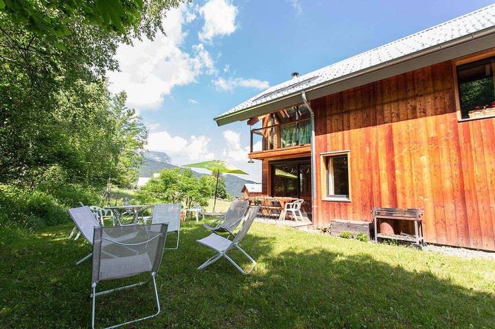 Gîte pour 12 personnes, avec jardin et balcon, animaux acceptés à Crots