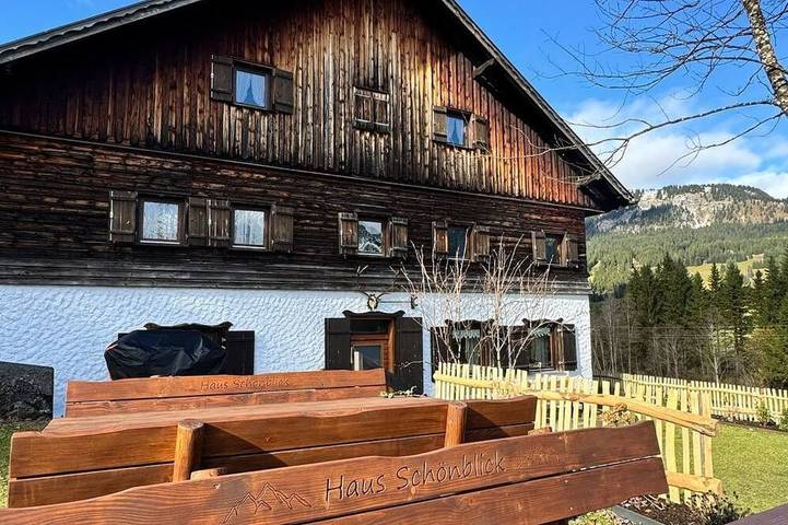 Chalet für 24 Personen, mit Terrasse und Garten in Tannheim (Tirol)