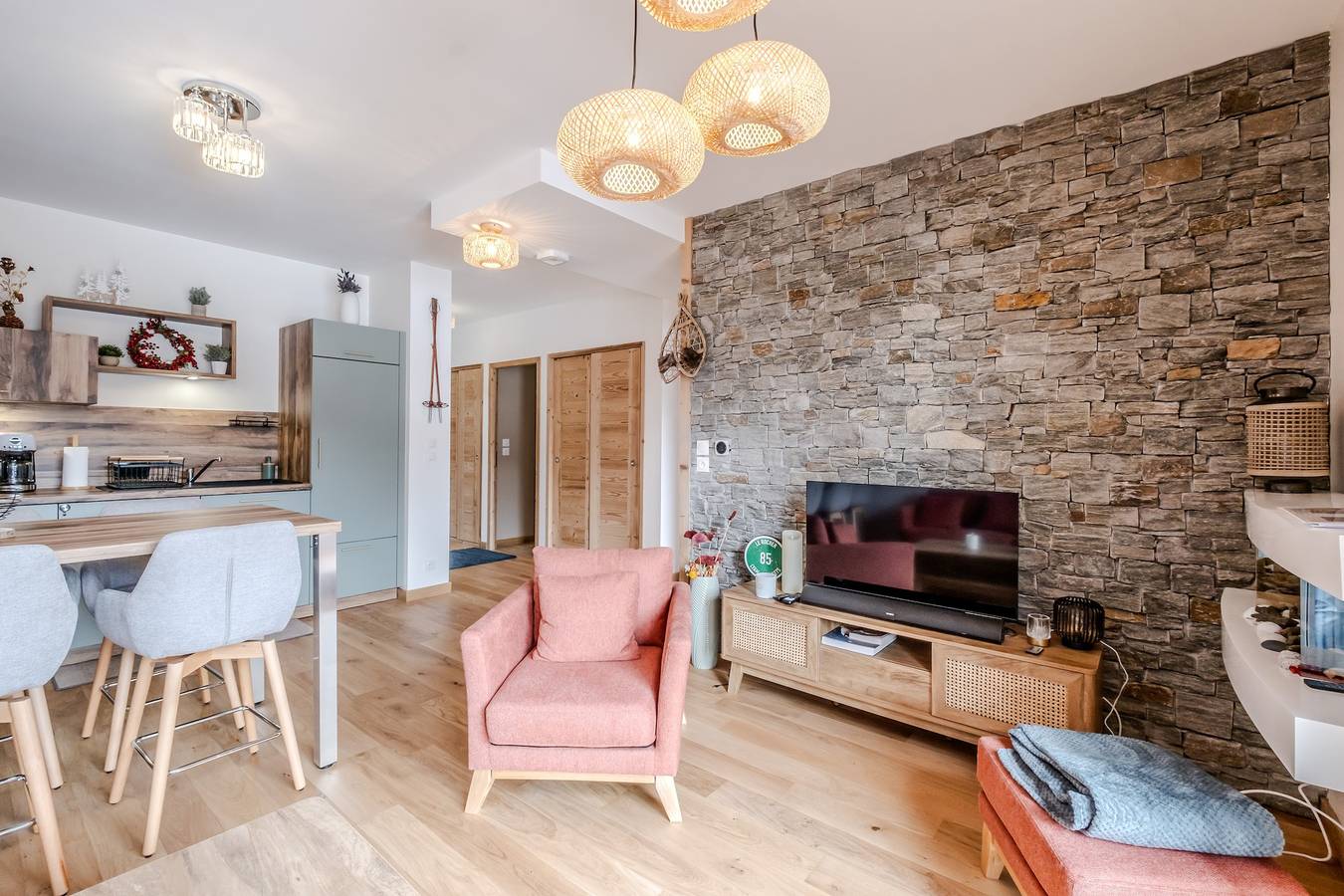 Entire apartment, Les Gets - Nid du Chéry, ski à pied & vue panoramique in Neydens, Saint-Julien-en-Genevois region