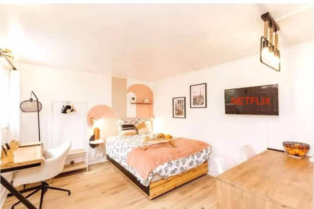 Entire apartment, Charmant Studio Lumineux Calme in Asnières-sur-Seine, Hauts-de-Seine