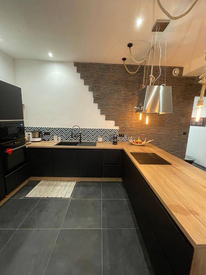 Gîte pour 5 personnes, avec terrasse et vue, animaux acceptés dans Eglise Notre Dame De La Prosperite - 2