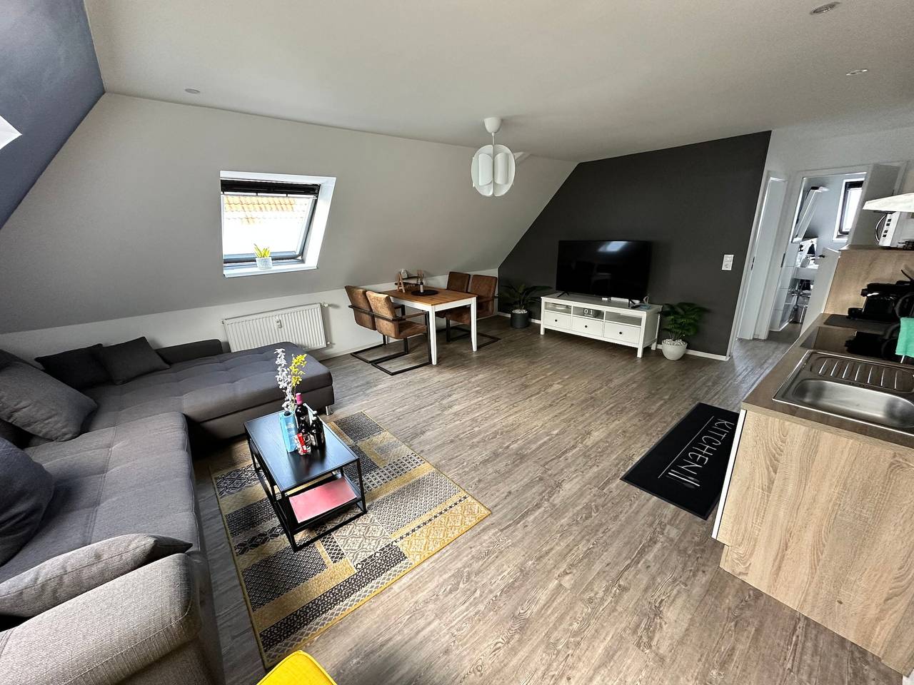 Ganze Wohnung, Cozy 55 m² top floor apartment – ideal for holidays & work in Glückstadt, Kreis Steinburg