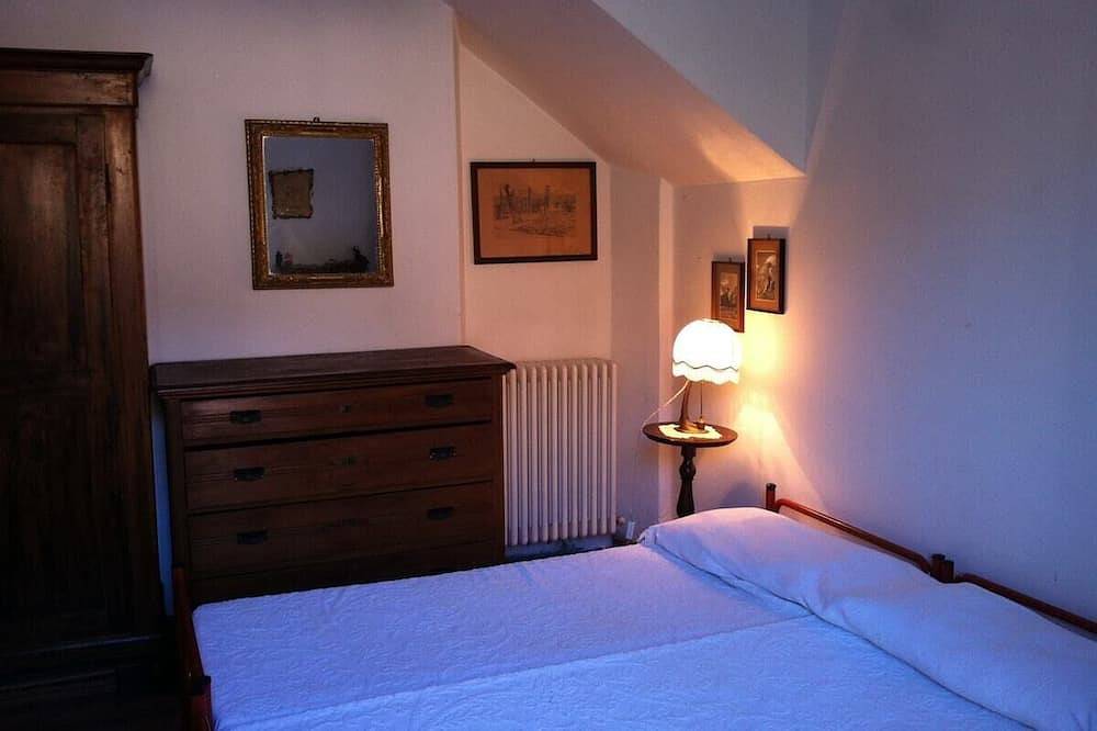 Appartement entier, Villa Rossa,  magnificent garden and view on the lake at only 10 min. from Como in Commune de Torno, Lac de Côme