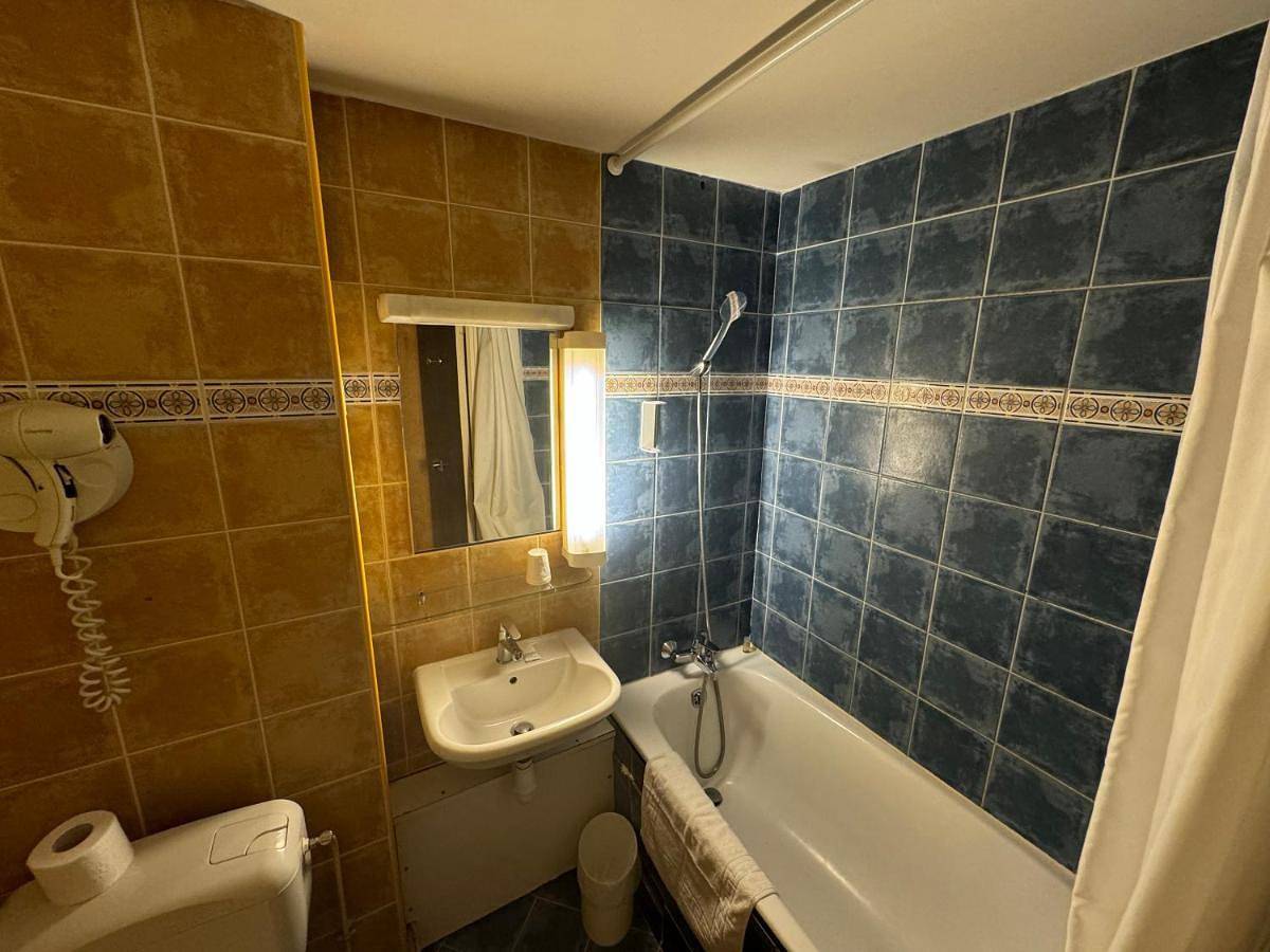 Hôtel Bosquet Pau Centre - Self Check In Budget Hotel in Pau, Béarn