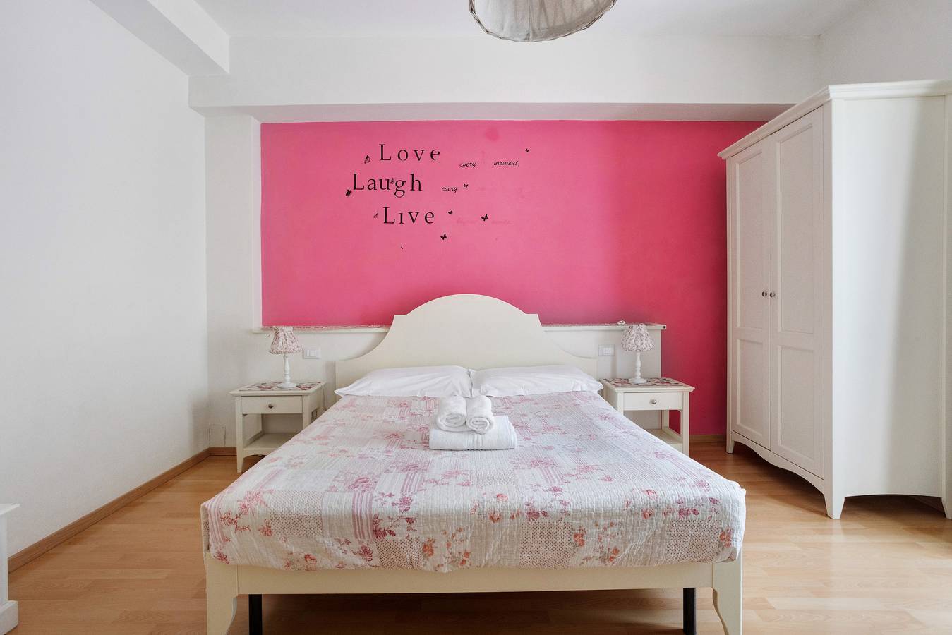 Room 'Camera Rosa' with Balcony, Wi-Fi and Air Conditioning in Riomaggiore, Riomaggiore Municipality