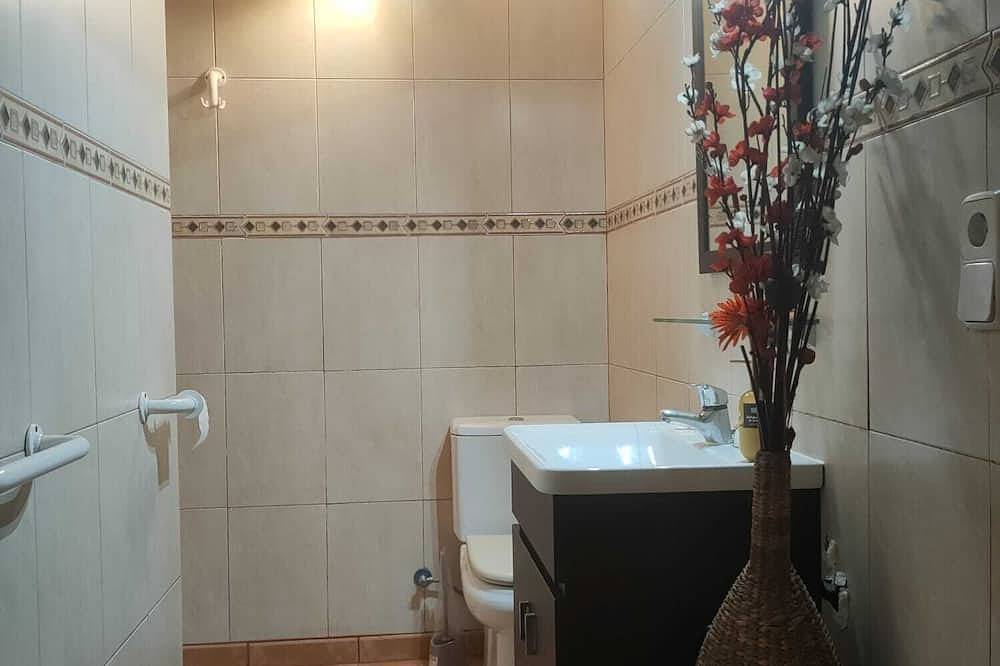 Apartamento entero, App., 25 min plaça de Catalunja, rural quiet environment with parking lot in Distrito de Horta-Guinardó, Barcelona