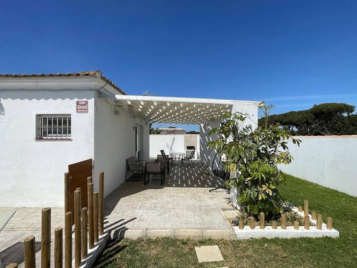 Chalet para 4 personas, con piscina y terraza en Novo Sancti Petri