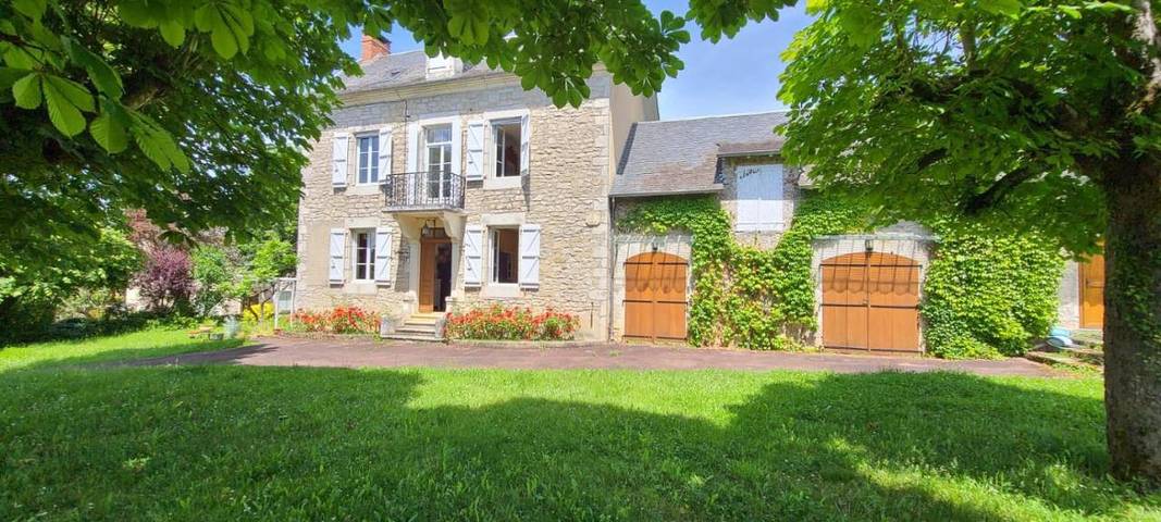 Location de vacances pour 7 personnes, avec vue ainsi que jardin et balcon à Condat (Lot)