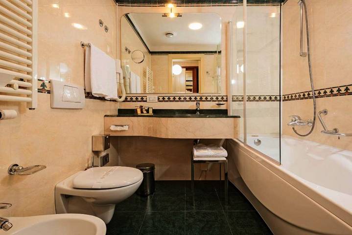 Hôtel pour 2 personnes, avec terrasse et sauna ainsi que piscine et jacuzzi, adapté aux familles à Trévise - 2
