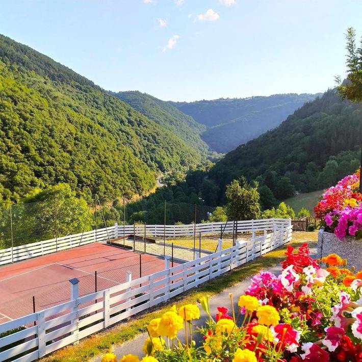 Location de vacances pour 5 personnes, avec piscine ainsi que jardin et vue à Lacrouzette - 3