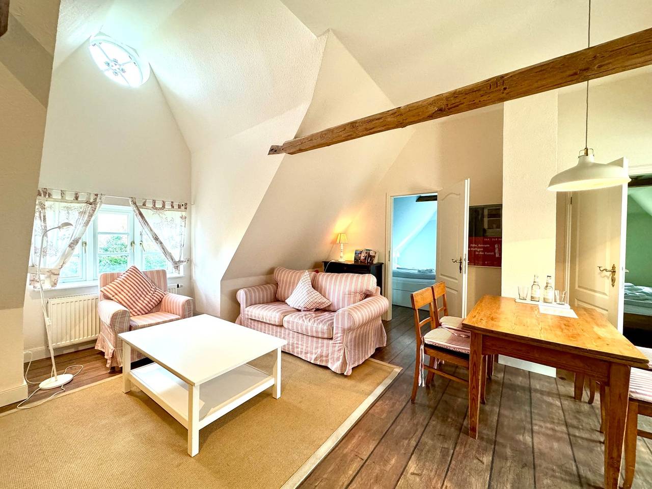 Ganze Ferienwohnung, Altes Standesamt Große Wohnung in Toftum (Föhr), Oldsum