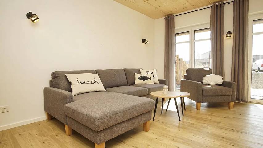 Strandhaus für 8 Personen, mit Garten und Sauna sowie Terrasse in Lobbe