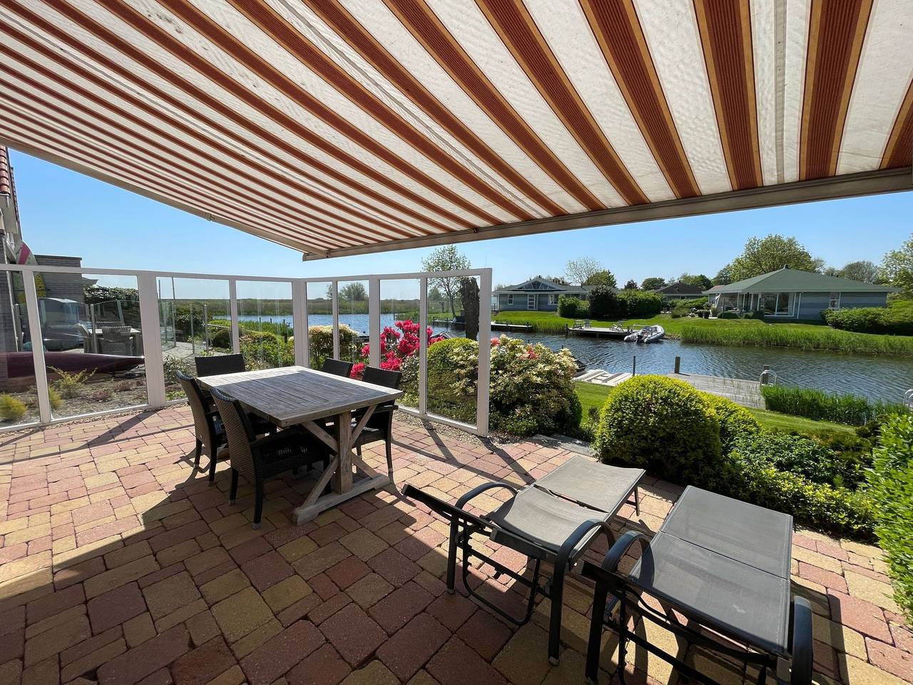 Melkstaartje in Makkum, Ijsselmeer