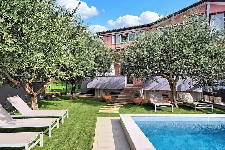 Location de vacances pour 10 personnes, avec Jardin et Piscine dans Petrovija
