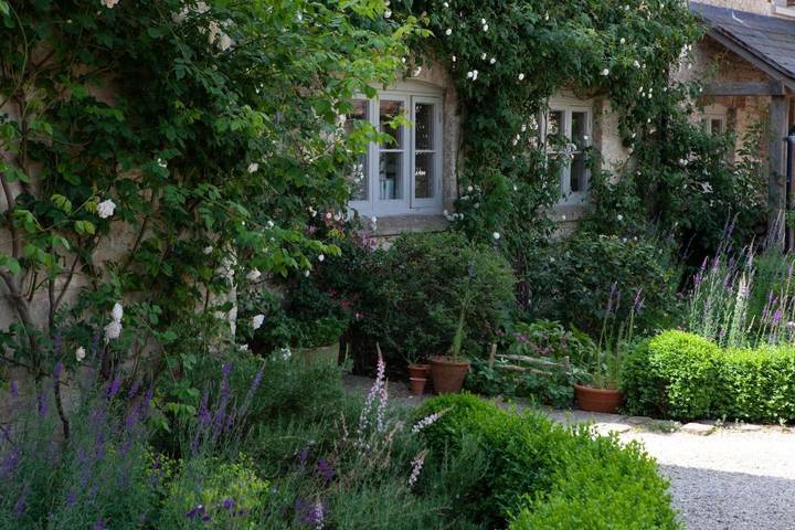 Alojamiento y desayuno para 2 personas, con vistas además de terraza y jardín - 1