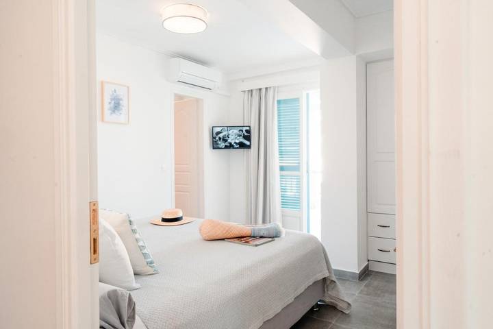 Location de vacances pour 2 personnes, avec piscine et jardin dans Poros - 4