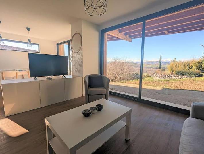 Gîte pour 5 personnes, avec jardin ainsi que vue et piscine à Mirefleurs - 4