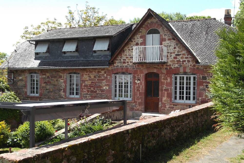 Gîte  de Langlade à Collonges la Rouge sud Corrèze in Collonges-la-Rouge, Région de Brive-la-Gaillarde