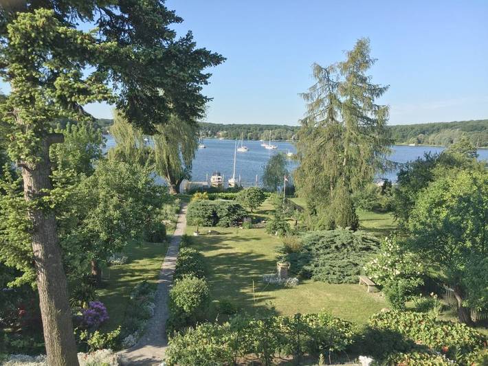 Ferienwohnung für 3 Personen, mit Balkon und Garten sowie Seeblick und Ausblick in Potsdam und Umgebung