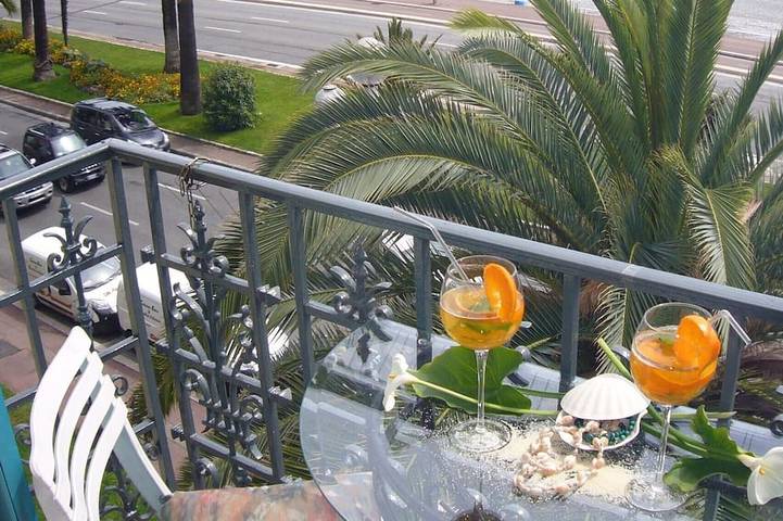 Gîte pour 7 personnes, avec balcon dans Plage Carras Nice