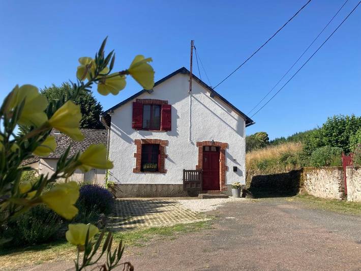 Location de vacances pour 2 personnes, avec vue ainsi que terrasse et jardin, animaux acceptés dans Haut Folin