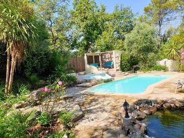 Cottage pour 7 personnes, avec piscine à Néoules