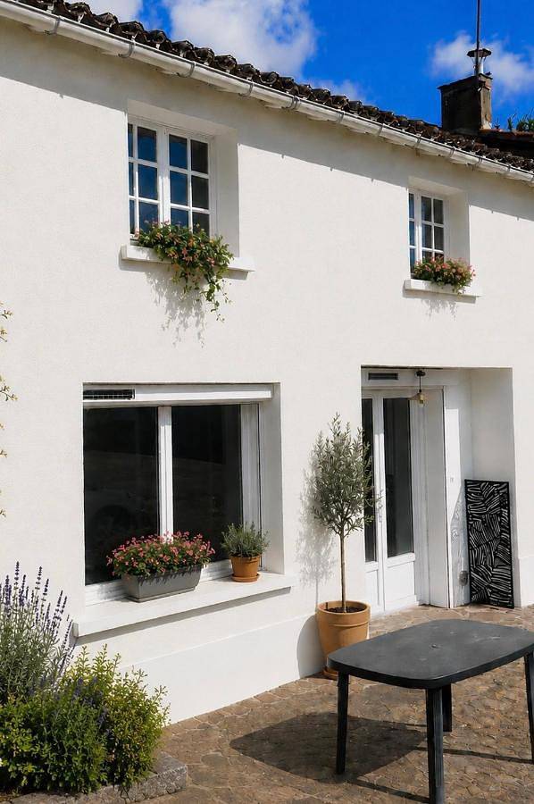 Location de vacances pour 6 personnes, avec terrasse, adapté aux familles à Clessé