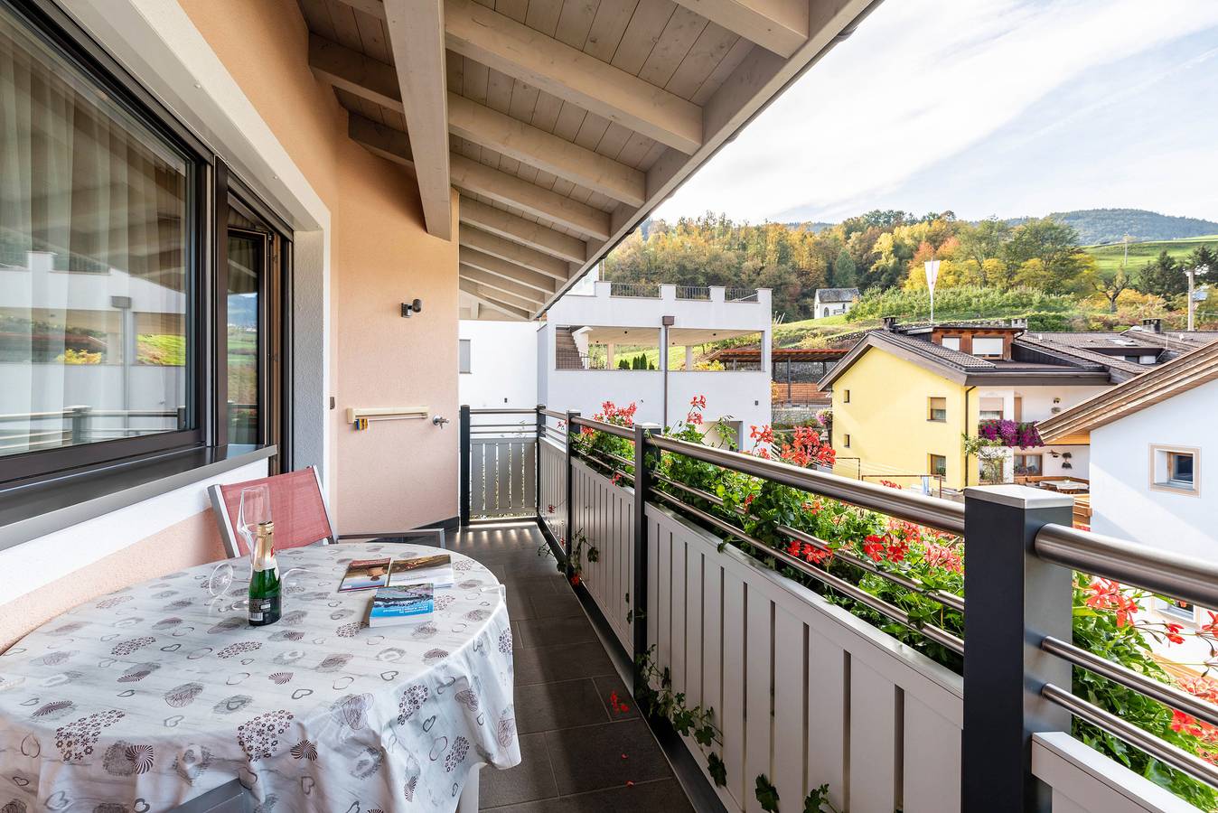 Ganze Wohnung, Apartments Marialisa Superior 'Apt Orchidee' mit Bergblick, Whirlpool & Wlan in Gufidaun, Klausen