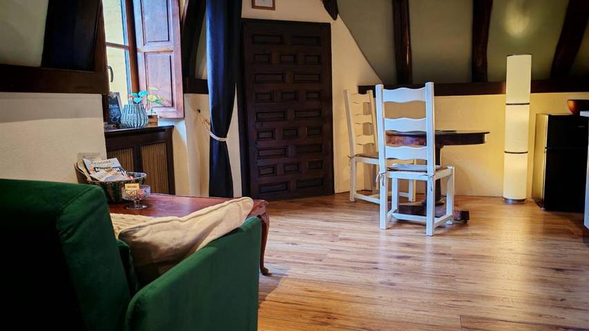 Gîte pour 2 personnes, avec jardin et terrasse ainsi que piscine et vue à Urval - 2