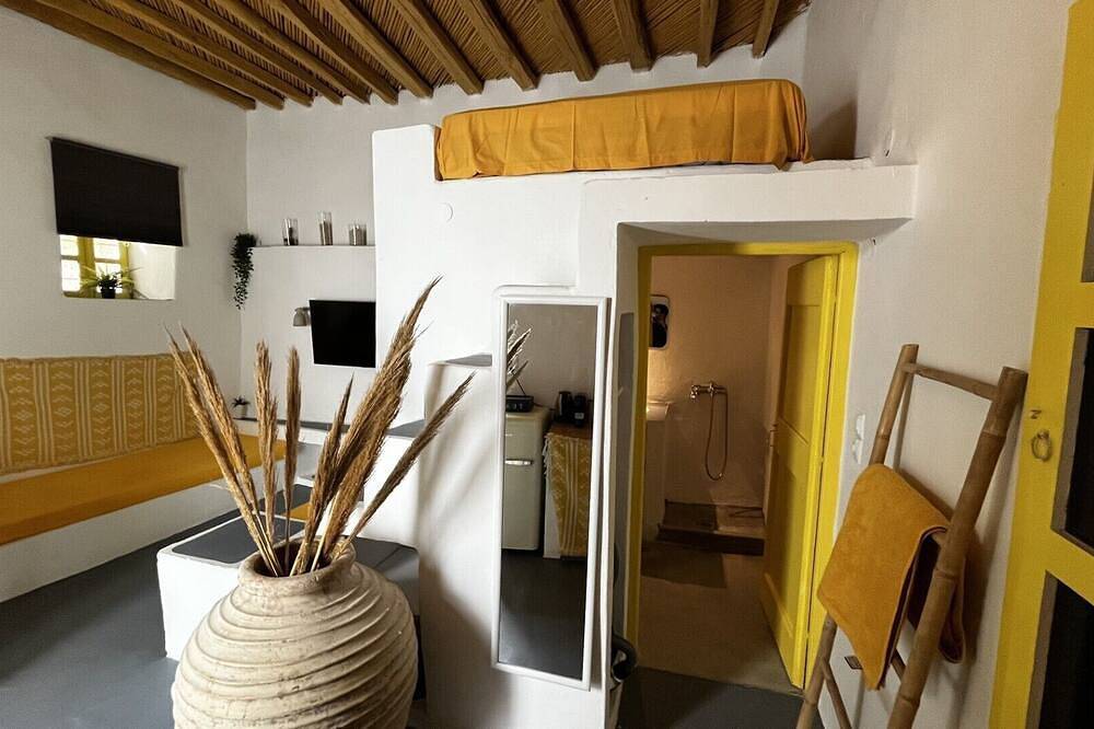 Camaraki Yellow House,Serifos in Cicladi