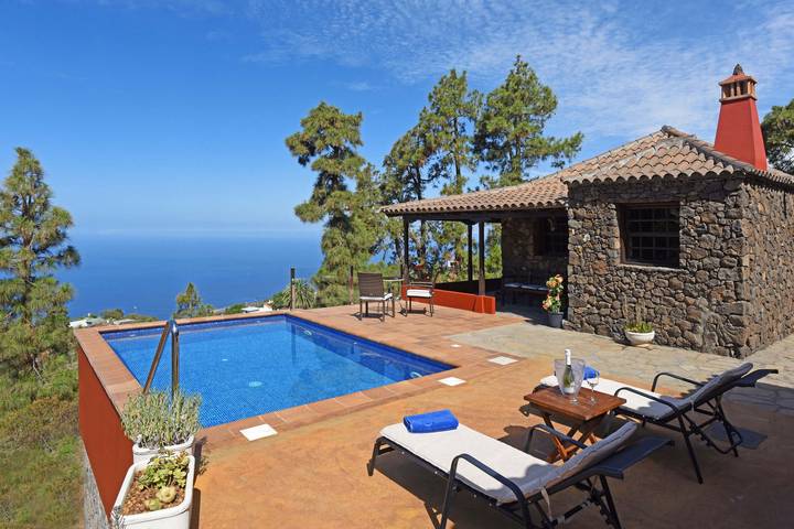 Vacation rental for 2 people, with Yard in La Palma