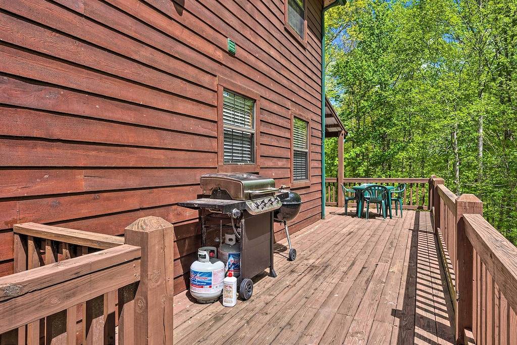 Lake House w/ Hot Tub + Fire Pit - 1 Mi to Marina! in Dale Hollow Lake