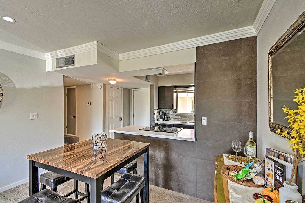 Ganze Wohnung, Walk to Fashion Square: Condo w/ Pool Access! in Camelback Mountain, Scottsdale