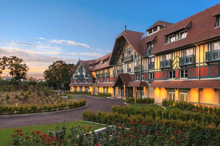 Hôtel pour 2 personnes, avec sauna ainsi que piscine et jardin à Rueil-Malmaison