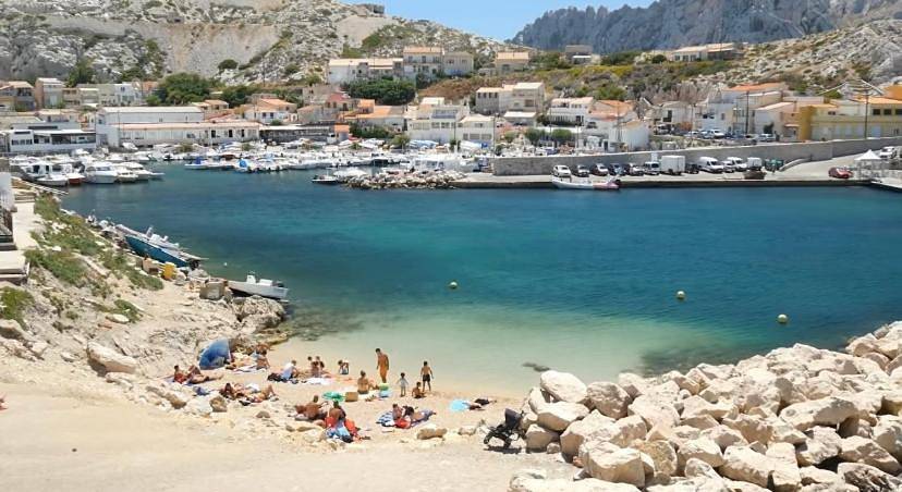 Location de vacances pour 2 personnes, avec Terrasse et Jacuzzi ainsi que Jardin et Vue dans Les Goudes