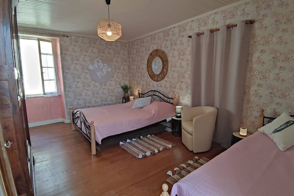 Country house with enclosed garden between Quercy and Périgord in Salviac, Lot