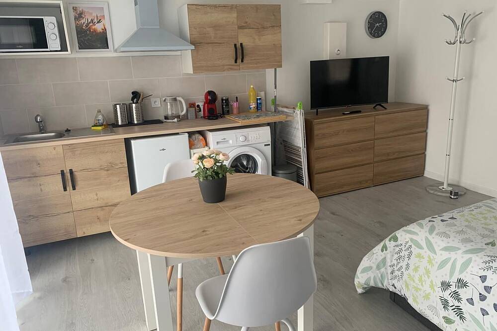 Entire apartment, Zen, studio near Paris Roissy Cdg Airport, Disneyland, Asterix, Exposition in Villepinte, Seine-Saint-Denis