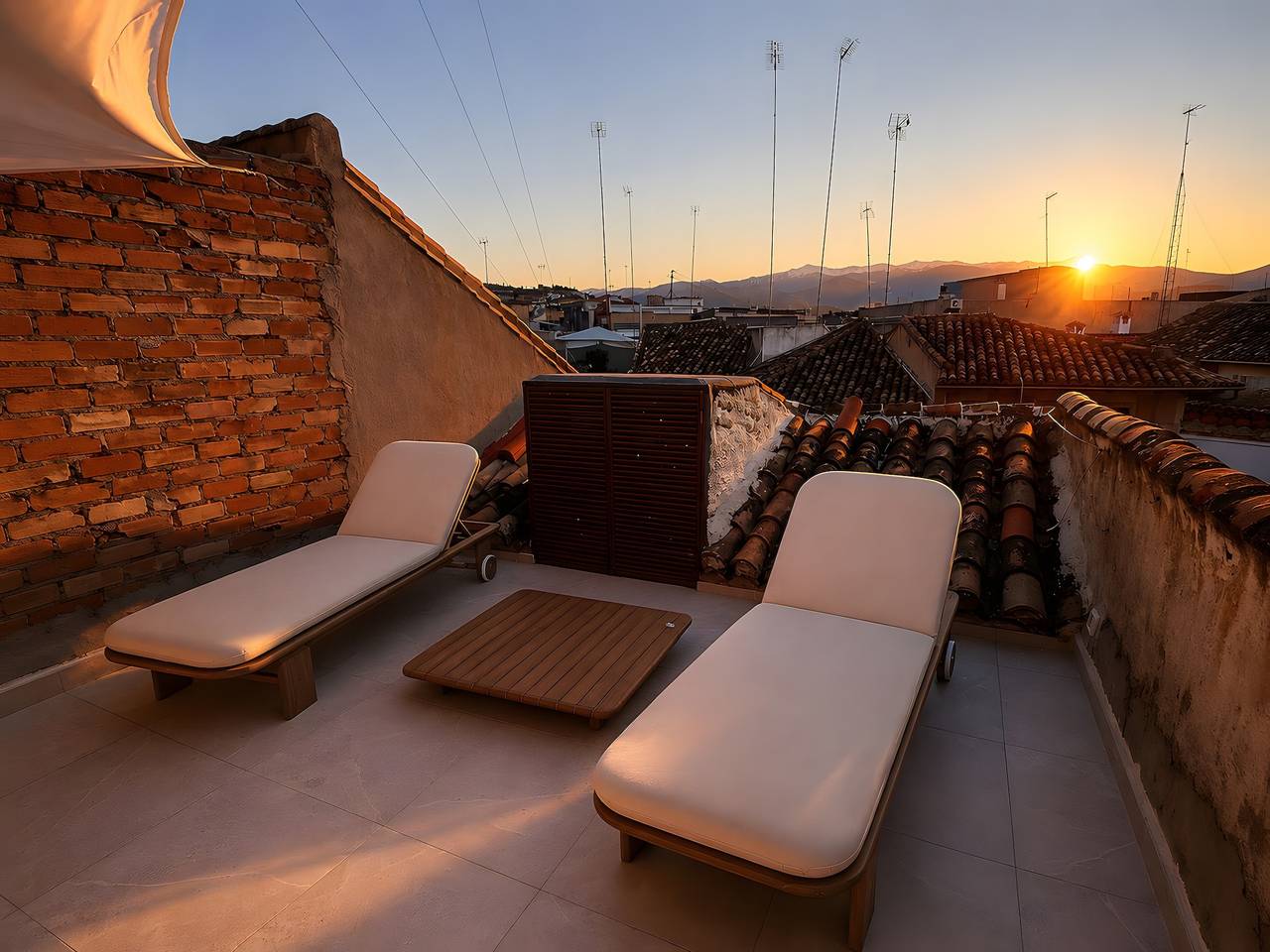 Casa vacanze 'Breakfast in The Sun Urban Oasis' con vista sulle montagne e Wi-Fi