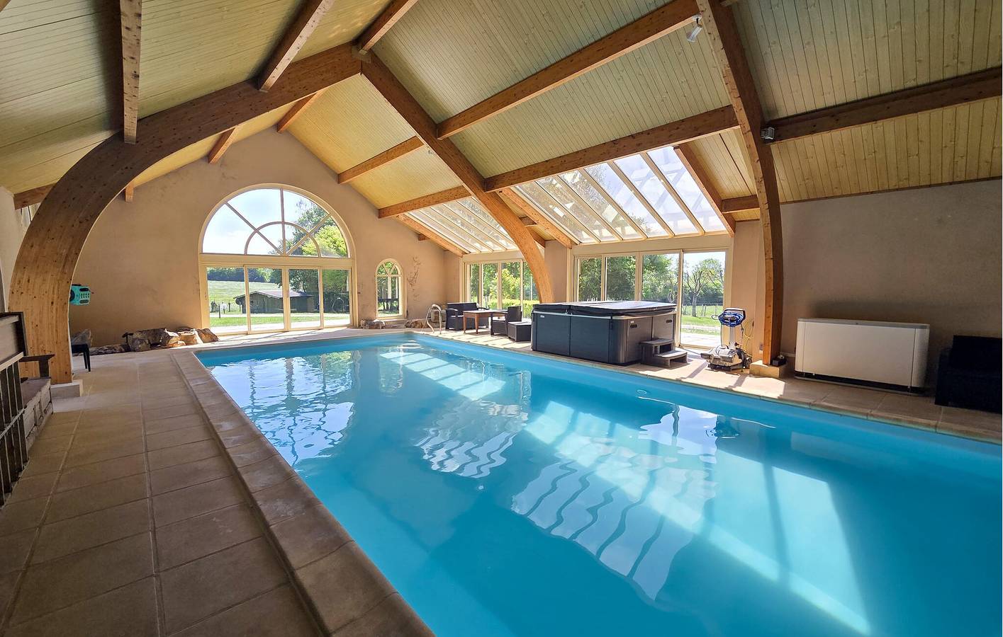 Charmantes Apartment mit Terrasse, Pool und nur wenige Schritte vom Fluss L'Huisne entfernt in Avezé, Sarthe