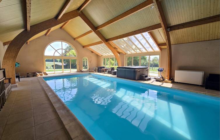 Charmantes Apartment mit Terrasse, Pool und nur wenige Schritte vom Fluss L'Huisne entfernt in Avezé, Sarthe