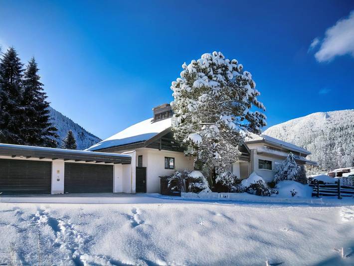 Ferienhaus für 12 Personen, mit Balkon und Terrasse sowie Garten und Sauna
