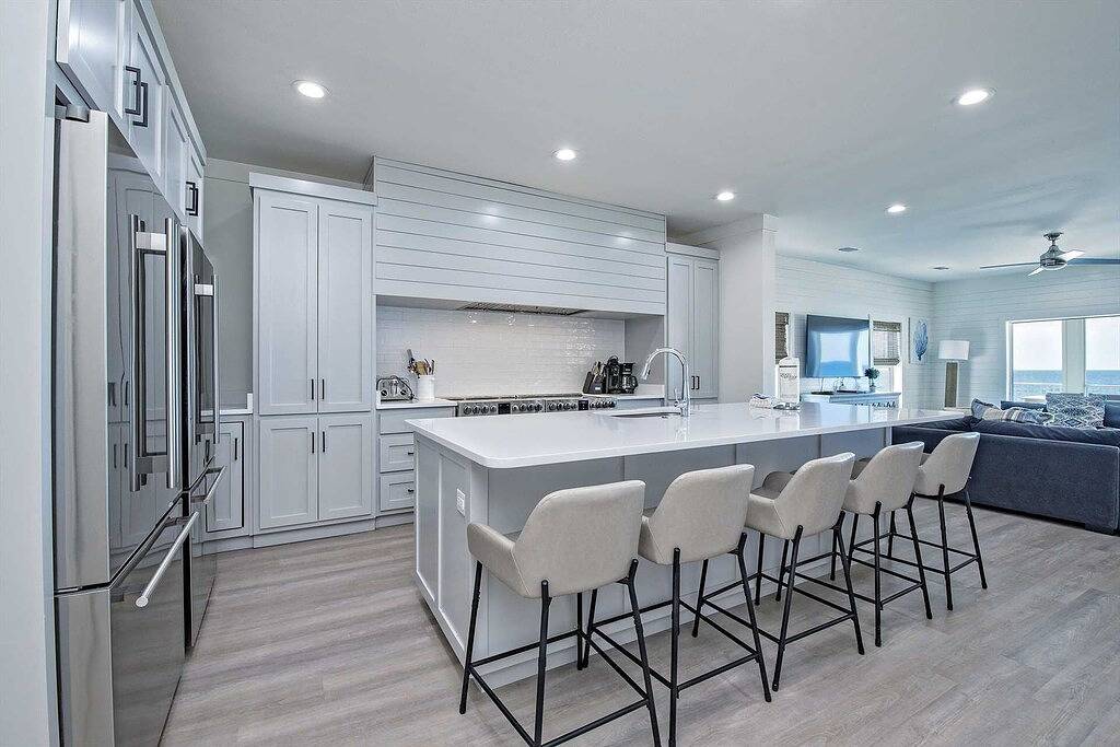 Vacation House for 30 Guests in Gulf Shores, Mobile Bay