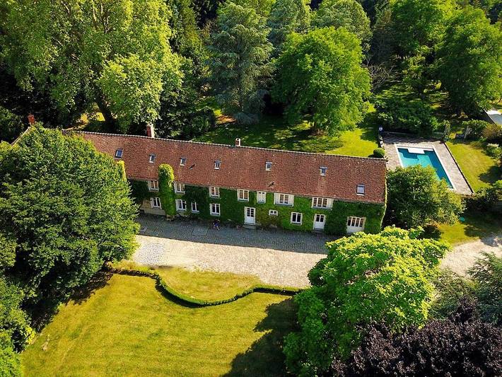 Gîte pour 22 personnes, avec jardin ainsi que terrasse et piscine à Saint-Pierre-lès-Nemours - 2