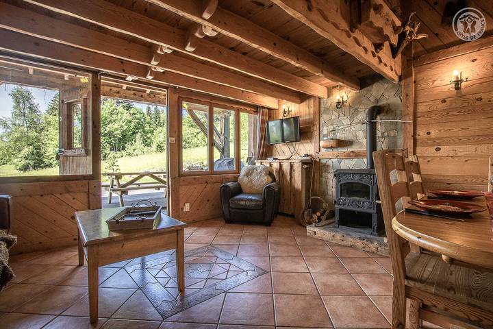 Gîte pour 6 personnes, avec jacuzzi et terrasse ainsi que piscine et sauna dans Bauges - 4