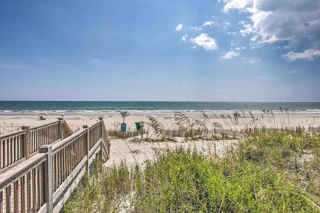 Geheel appartement, Luxury 3Br Golf Resort Condo with Digital Concierge, Pool, Near Beach in Grand Strand